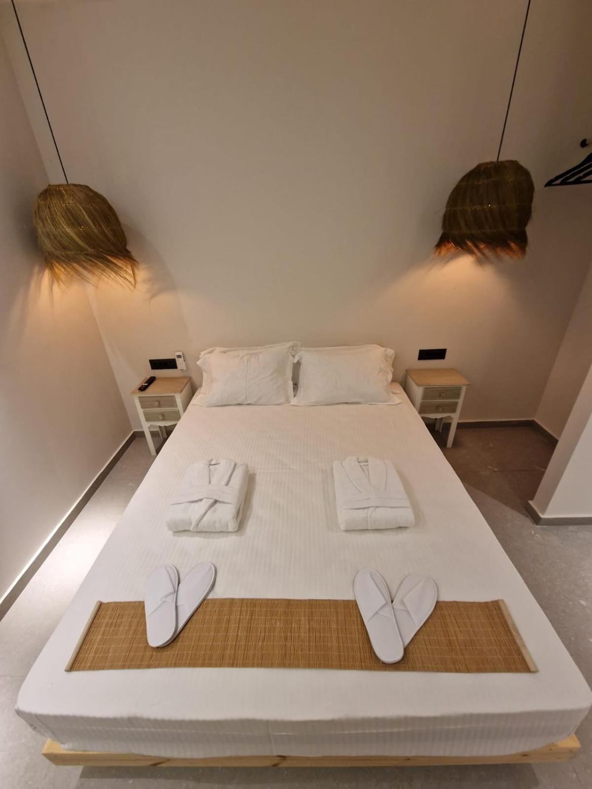 Pine Trees Art Hotel Ixia  Room photo